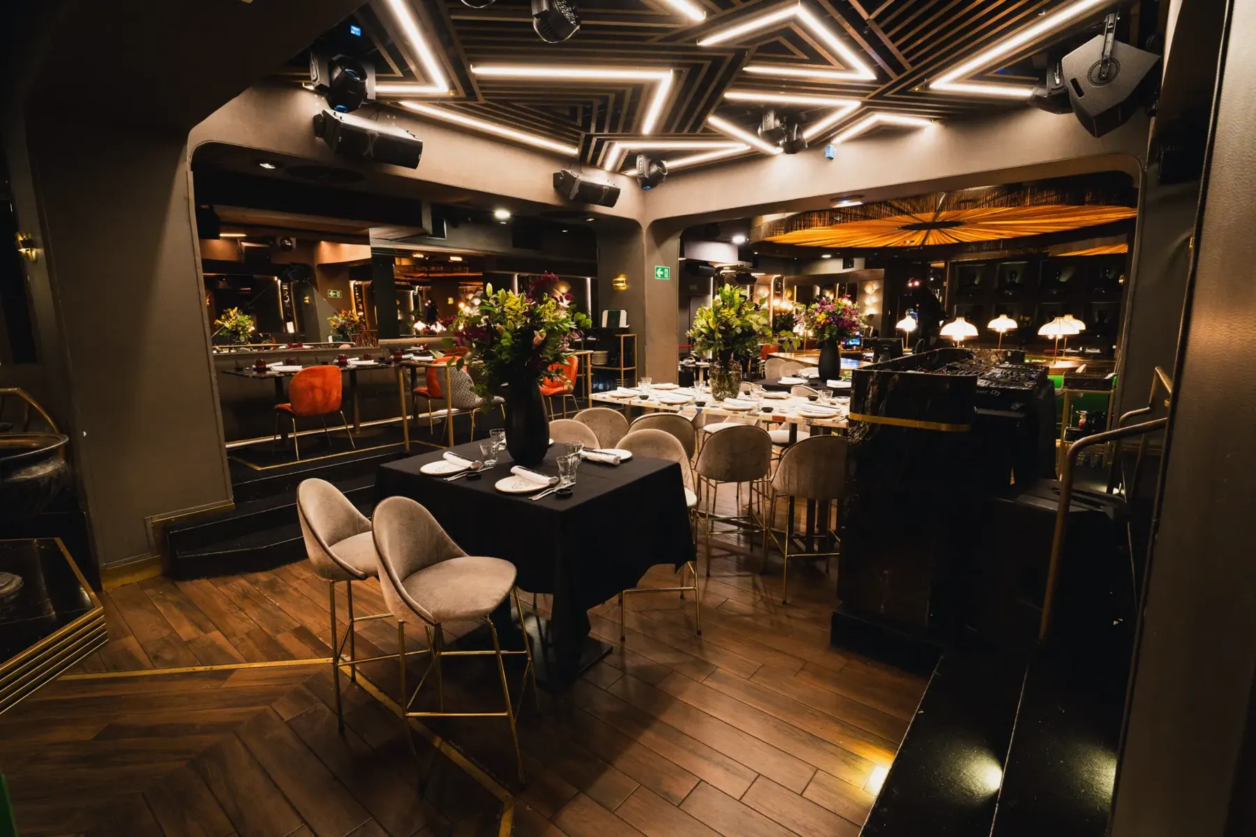 Cómo organizar la cena de Navidad de empresa en Madrid: calendario 2026